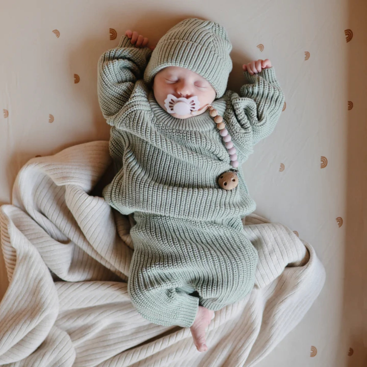 Prendedor De Chupeta Infantil Mushie EVA Mauve on Luna Baby Store Miami