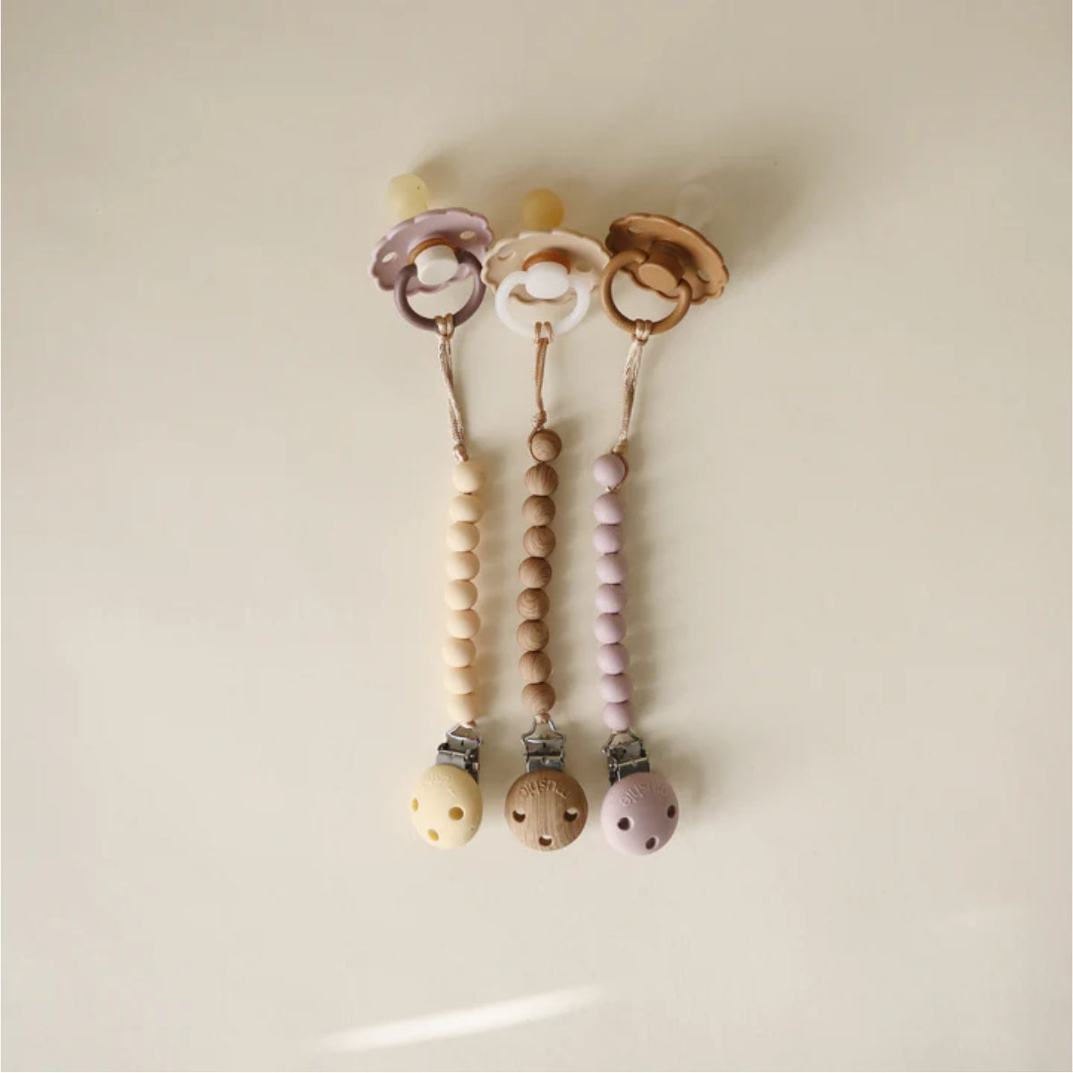Mushie Silicone Pacifier Clip | Hera Soft Lilac