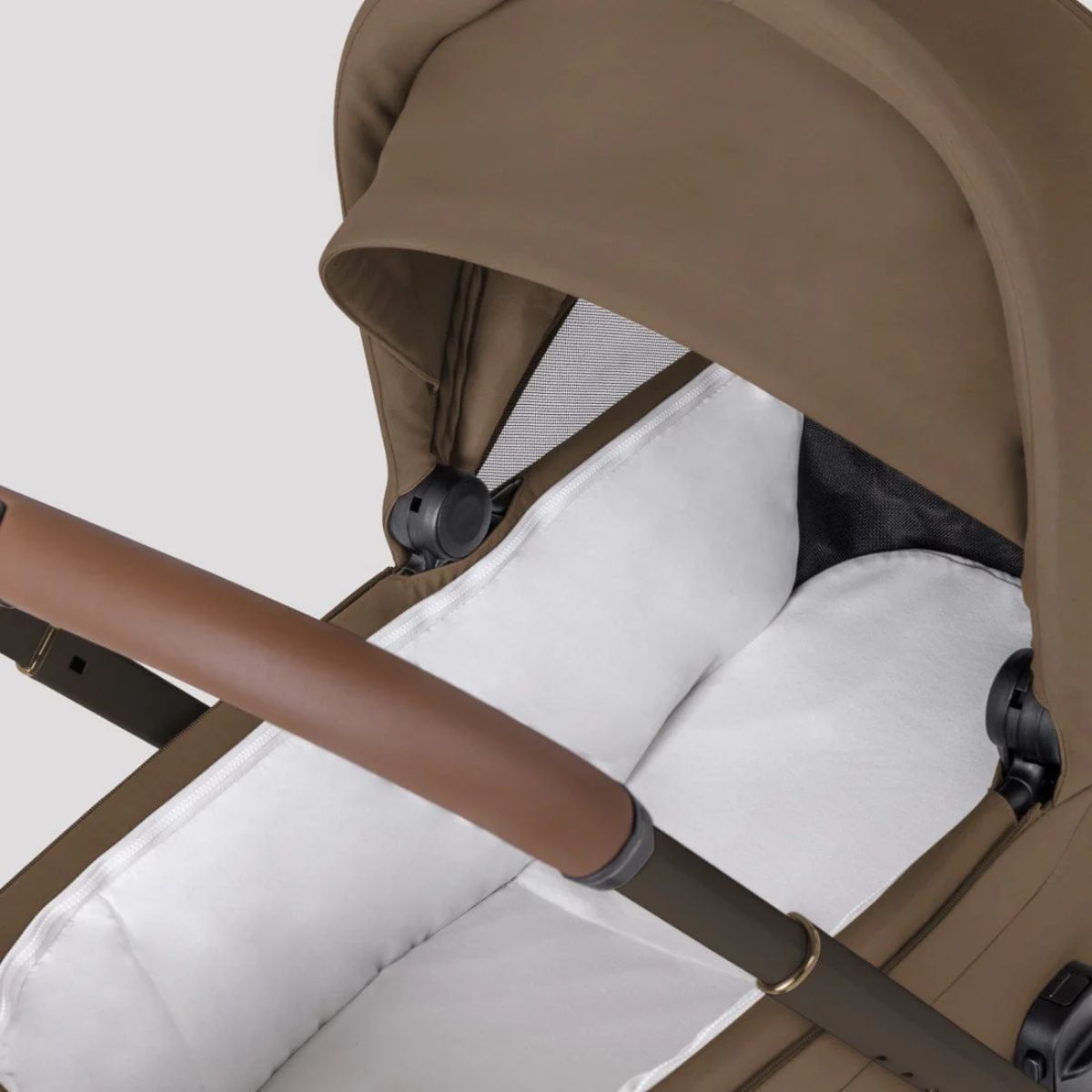 Silver Cross Breez Compact Bassinet - Maple on Luna Baby Store Miami