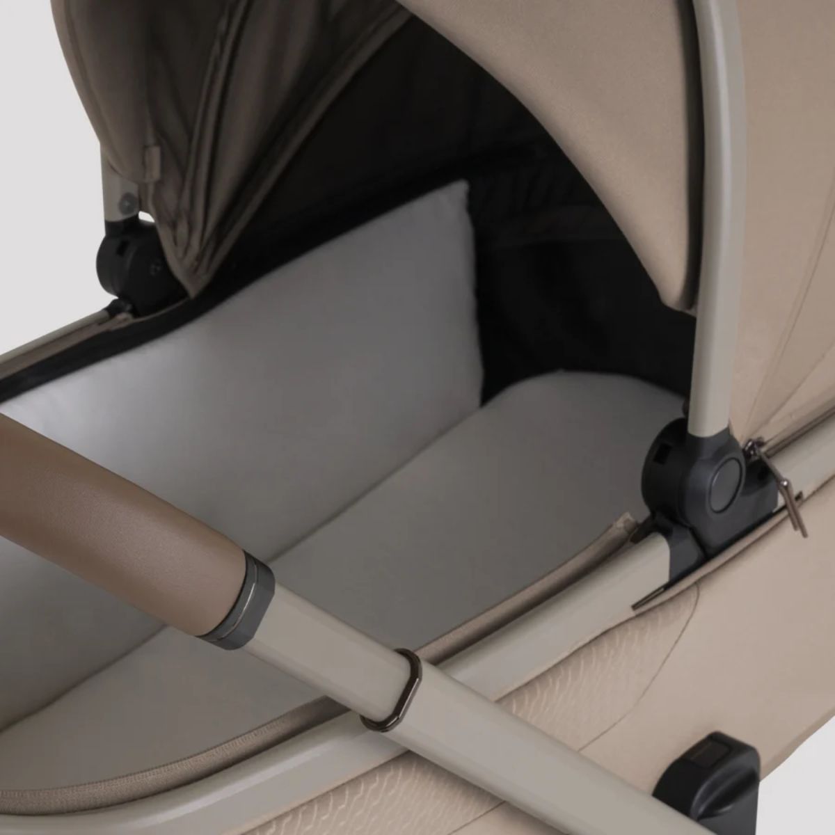 Silver Cross Cove 2 Compact Bassinet - Champagne on Luna Baby Store Miami
