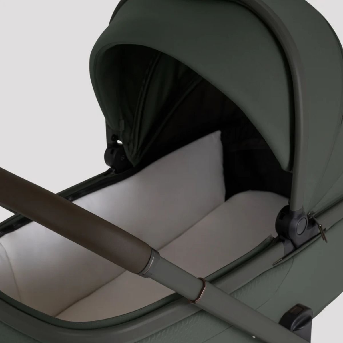Silver Cross Cove 2 Compact Bassinet - Pewter