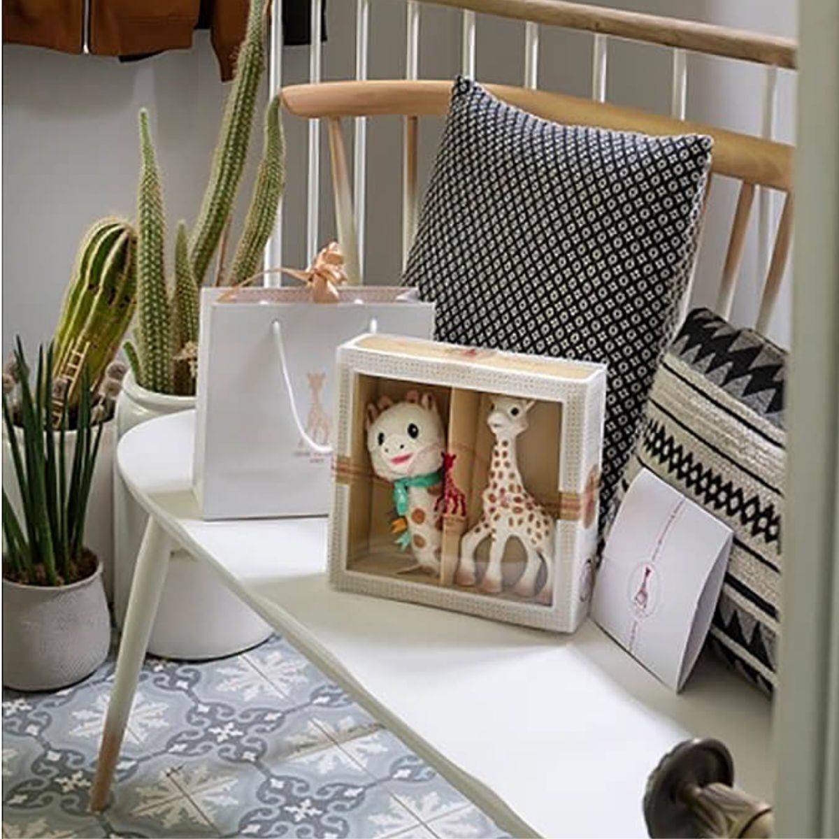 Kit Mordedor e Chocalho Girafa Sophie Sophiesticated on Luna Baby Store Miami