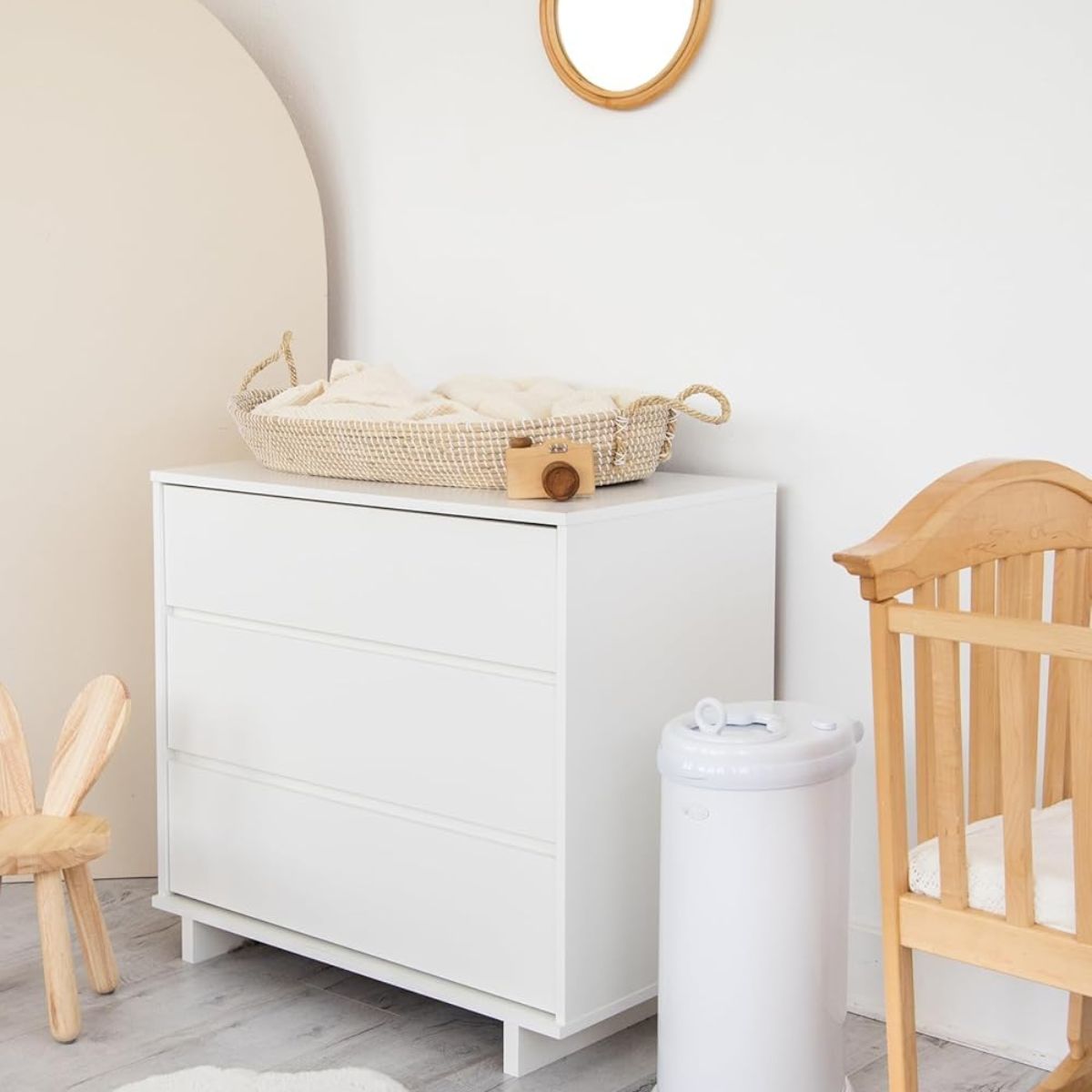 Lixeira Para Fraldas Ubbi em Aço Inoxidável White on Luna Baby Store Miami