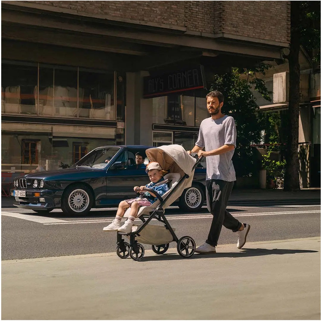 Carrinho de Bebê Nuna Trvl Lx Bmw Mica